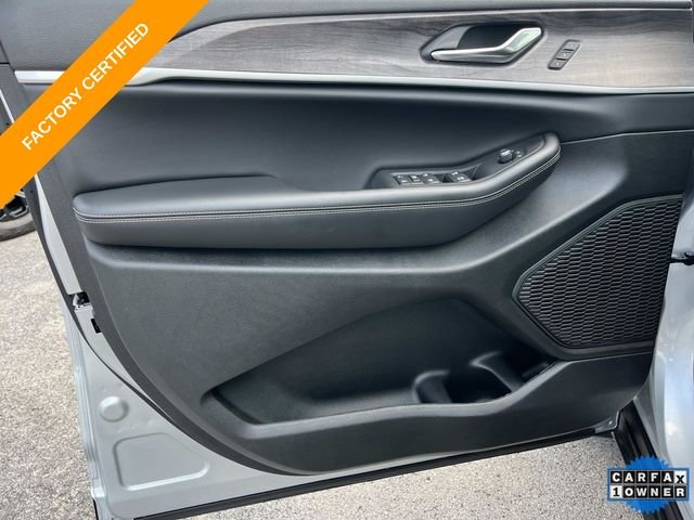 Used 2025 Silver Jeep Limited image 25