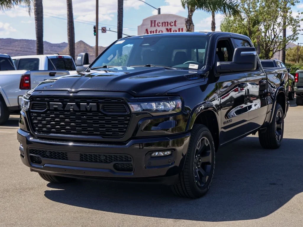 New 2026 Diamond Black Crystal Pearl-Coat Exterior Paint RAM Big Horn Night Edition image 8