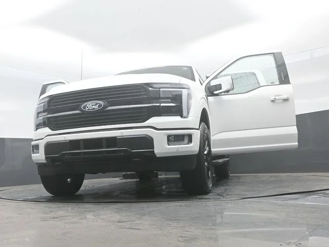 New 2026 Star White Metallic Tri-Coat Ford Platinum® image 32
