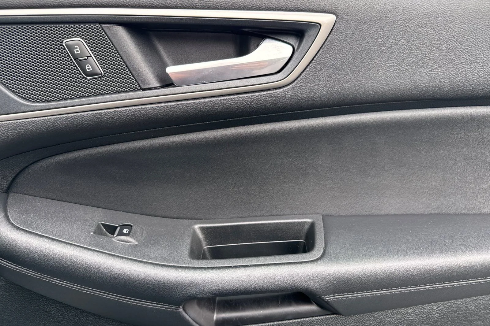 Used 2024 Iconic Silver Ford SEL image 19