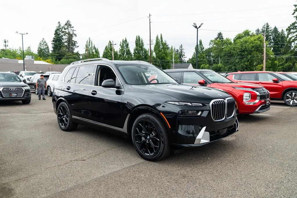 Used 2023 Black BMW xDrive40i image 29
