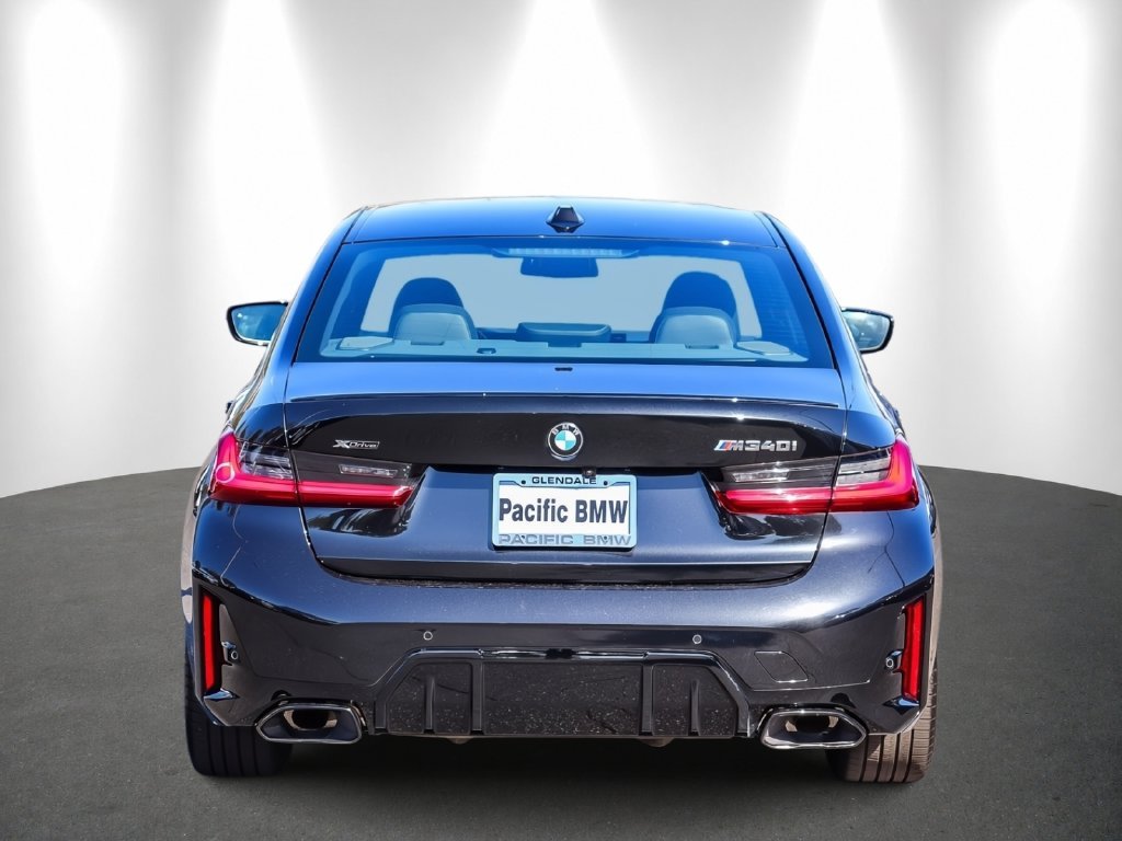 2026 BMW 3 Series photo 5