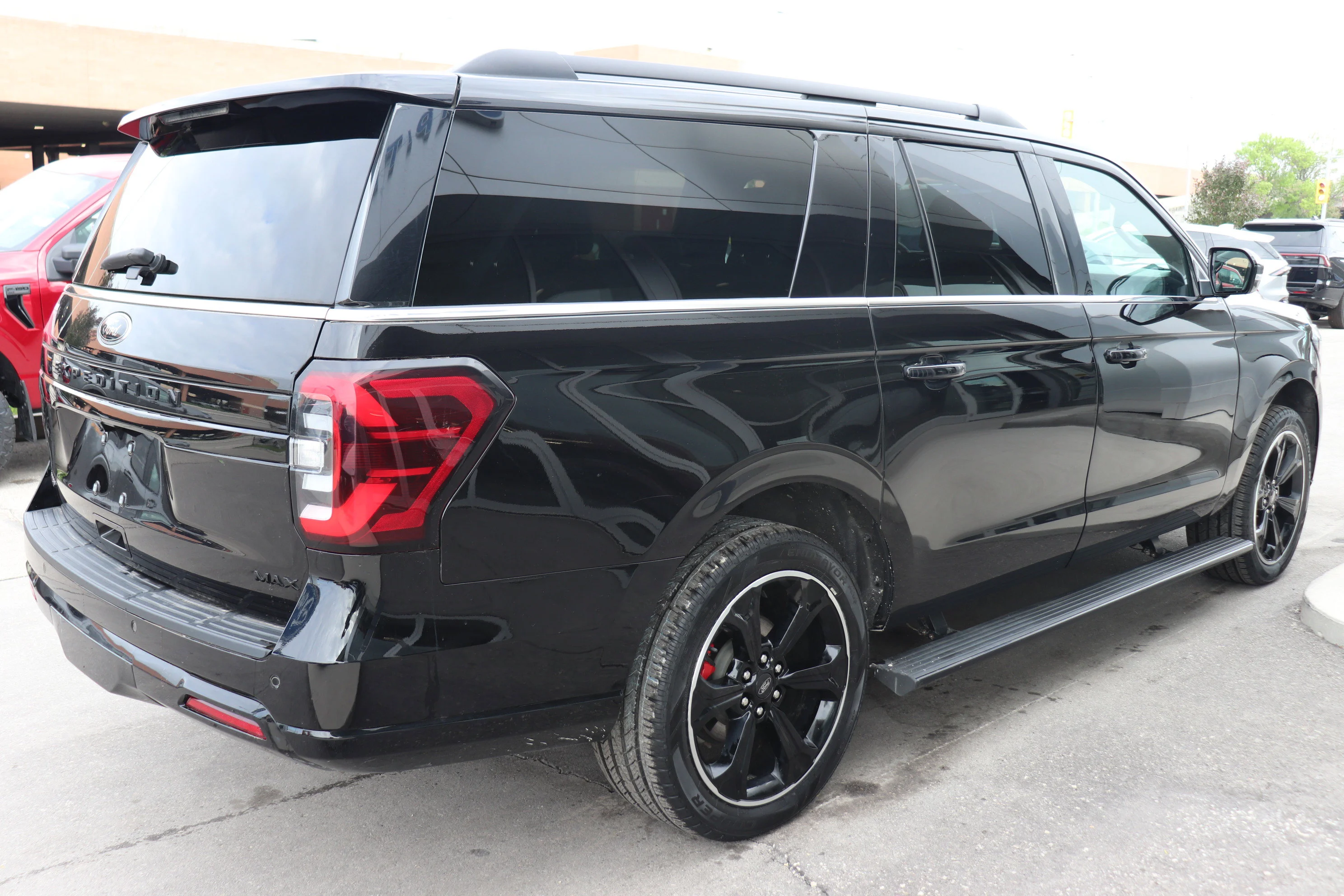 Used 2024  Ford Limited Max 4x4 image 4