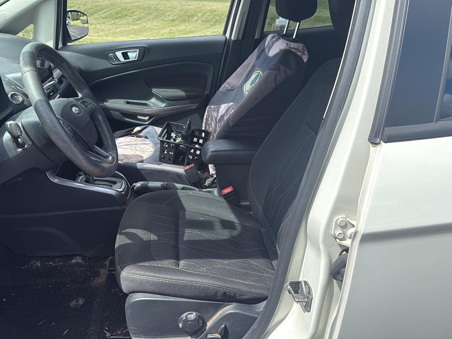 Used 2019 Diamond White Ford SE image 11