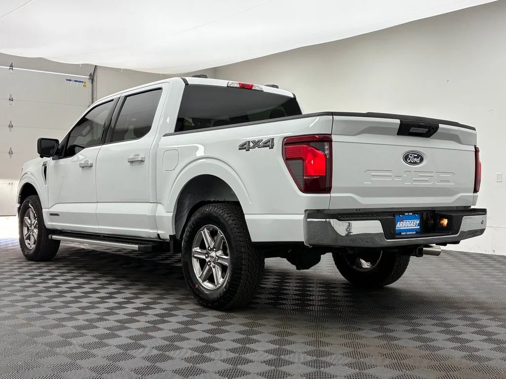 Used 2024 Oxford White Ford XLT image 9