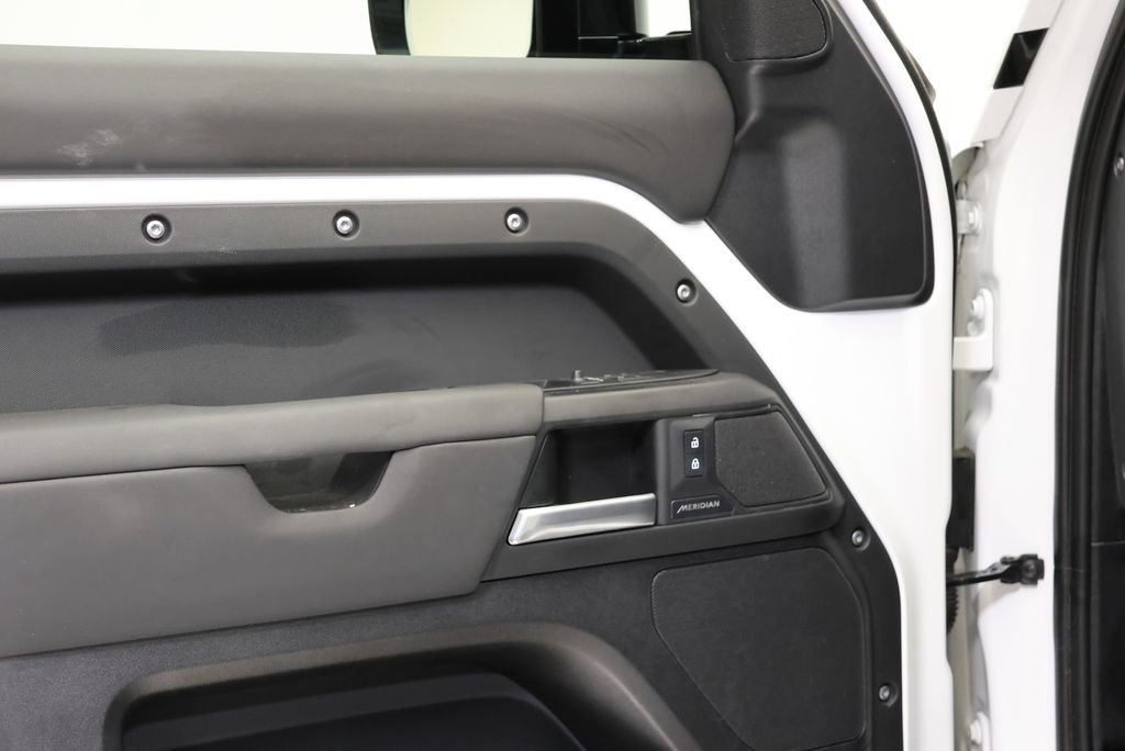 Used 2026 Fuji White Land Rover S image 27