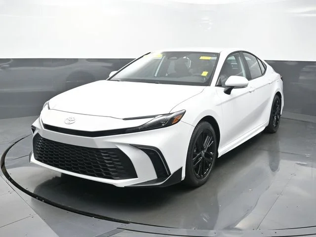 2026 Toyota Camry SE Hybrid's photo