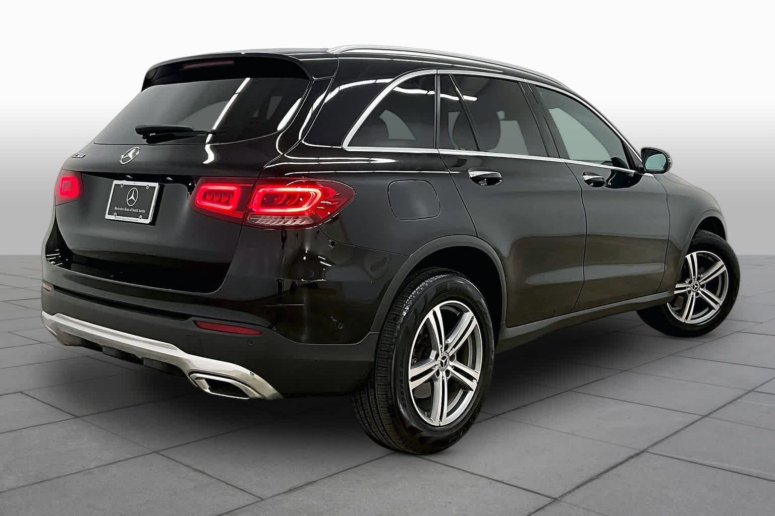 Used 2022 Black Mercedes-Benz GLC 300 image 13