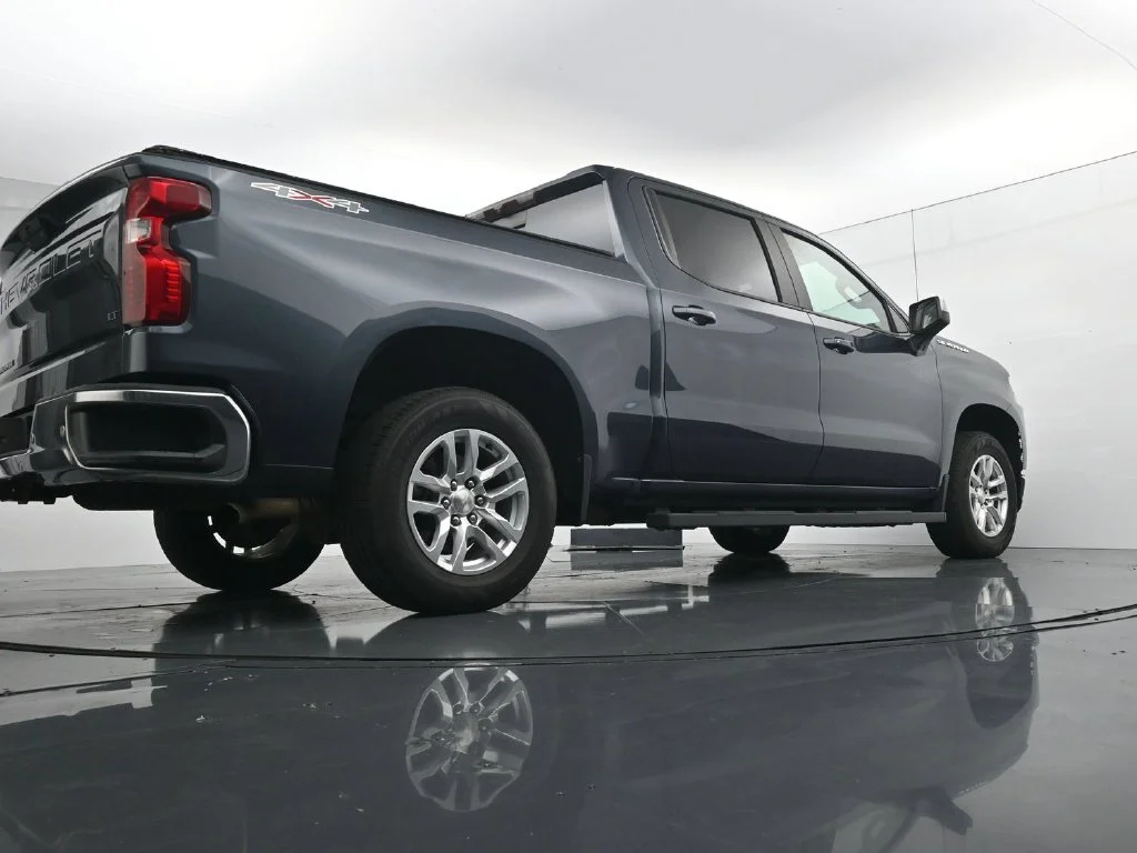 Used 2020 Gray Chevrolet LT image 22