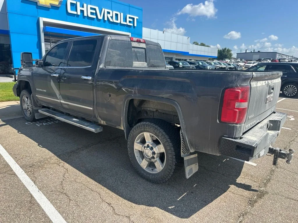 Used 2016 Silver GMC Denali image 4