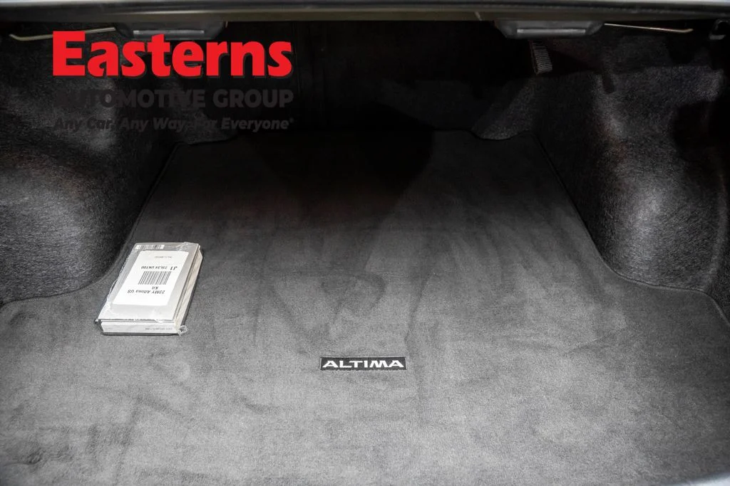 Used 2023 Gray Nissan 2.0 SR image 9
