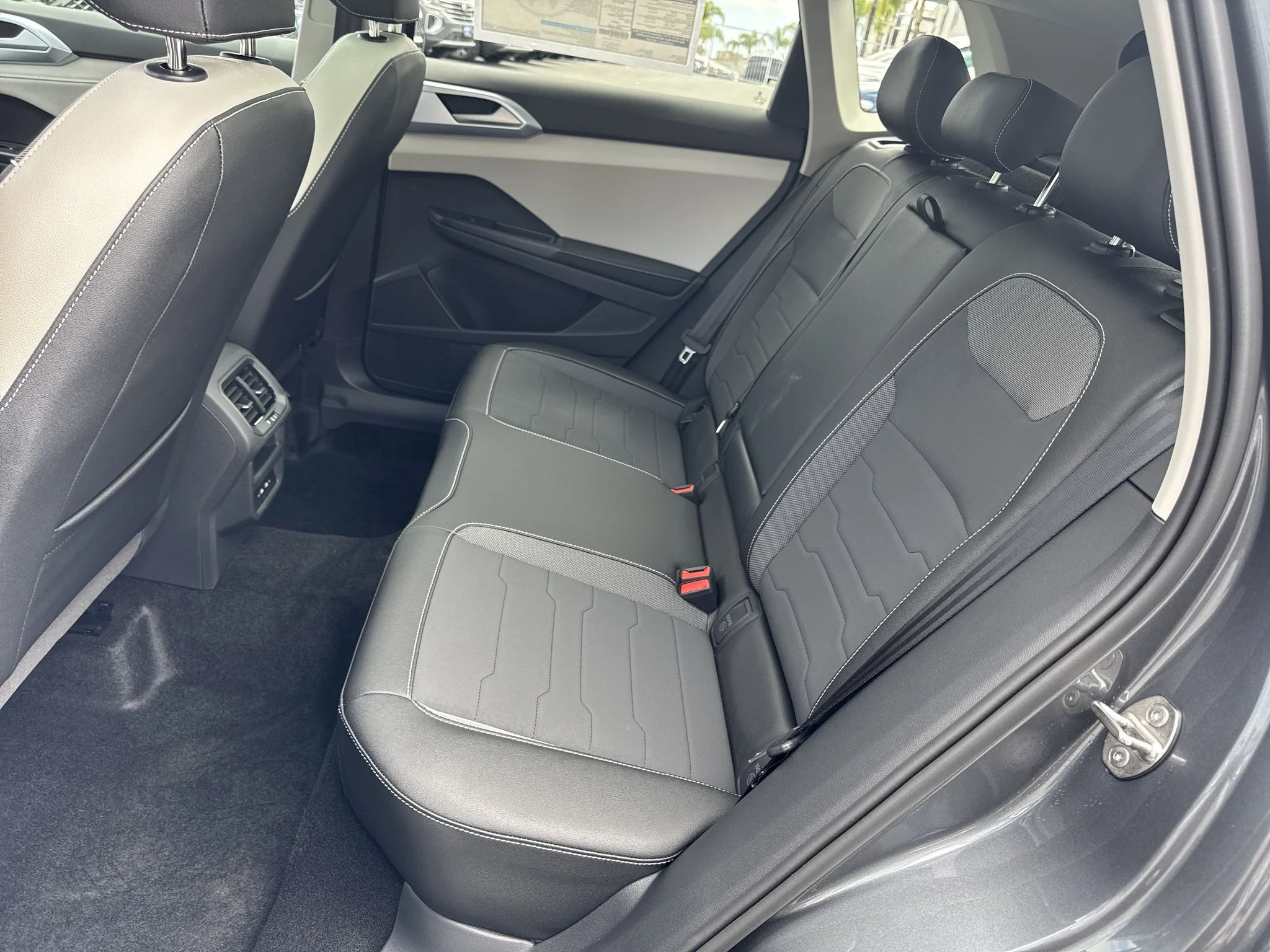 New 2026 Platinum Gray Metallic Volkswagen SE image 31