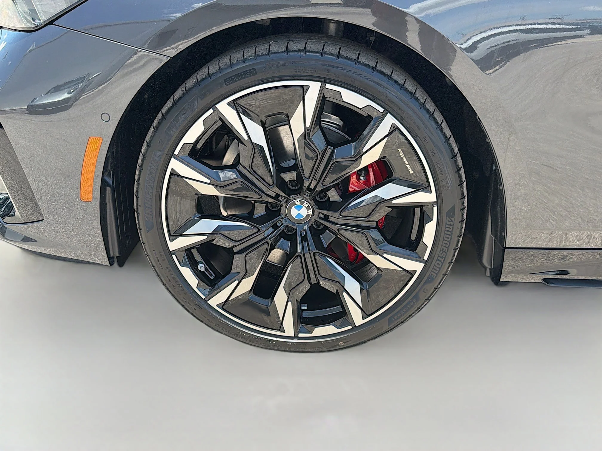 New 2027 Dark Graphite Metallic BMW 530i image 40
