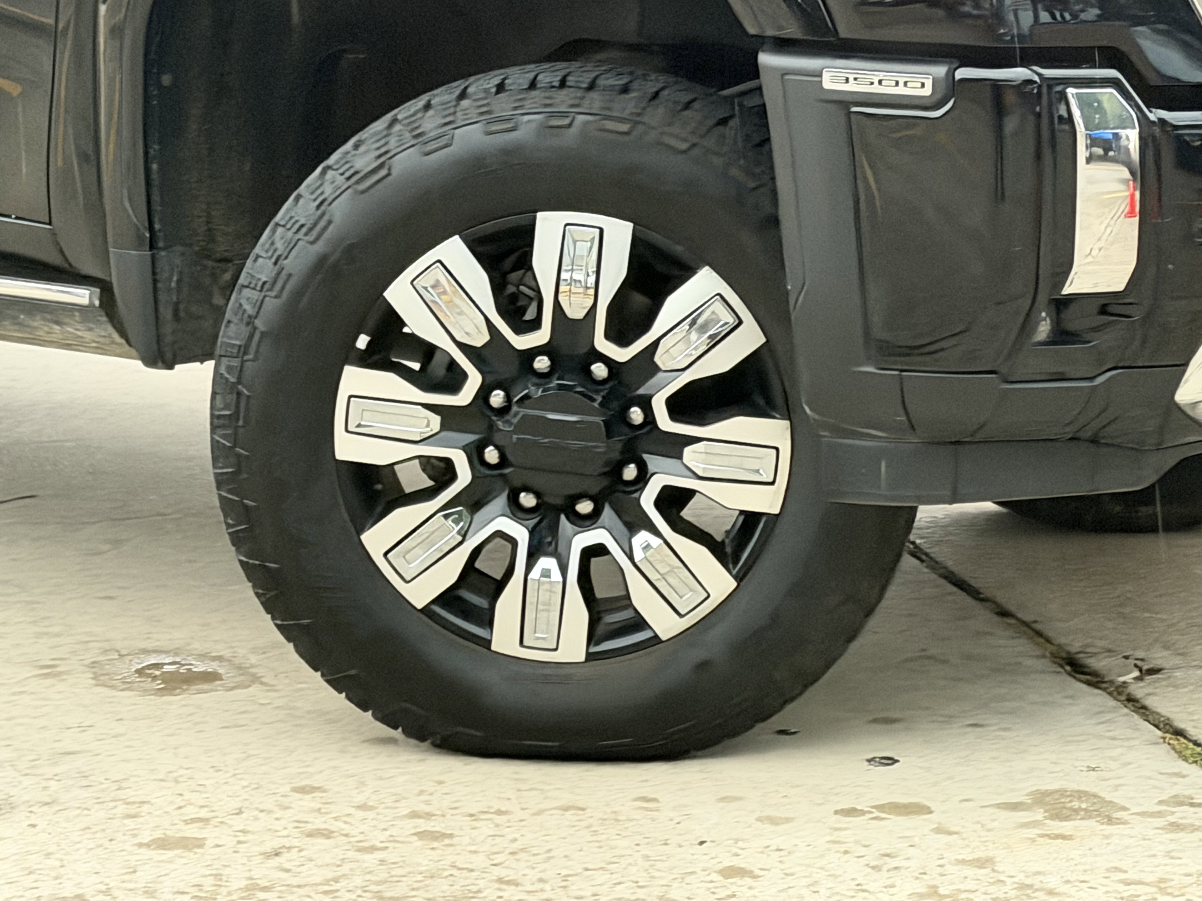 Used 2025 Onyx Black GMC Denali image 3