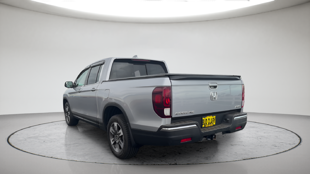 Used 2019 Silver Honda RTL-T image 9