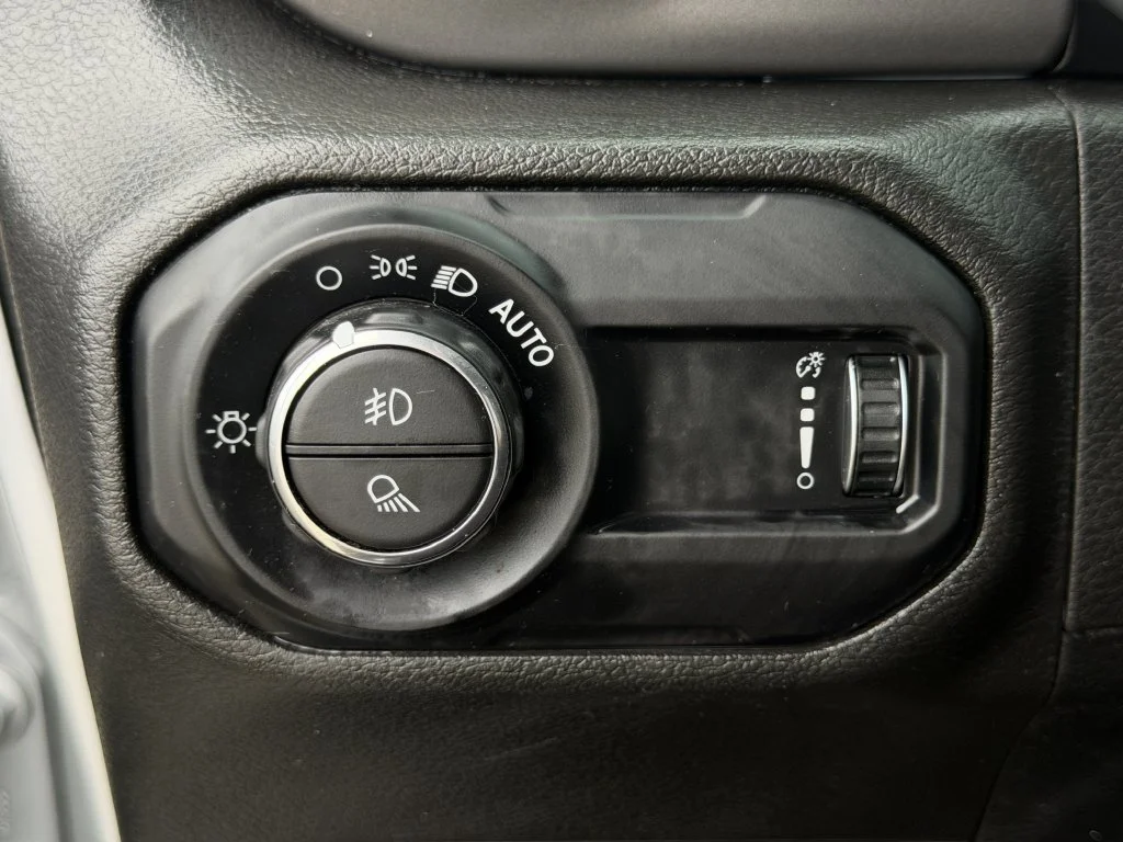 Used 2023 Silver Jeep Sport S image 22