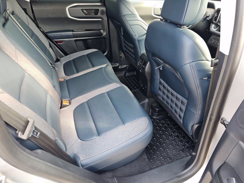 Used 2022 Silver Metallic Ford Outer Banks image 5