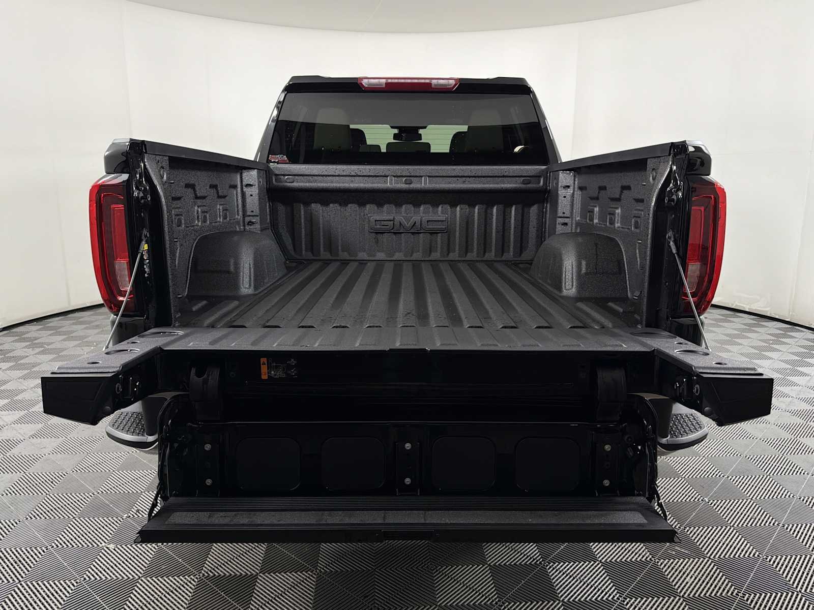 2026 GMC Sierra 1500 SLT - Photo 16
