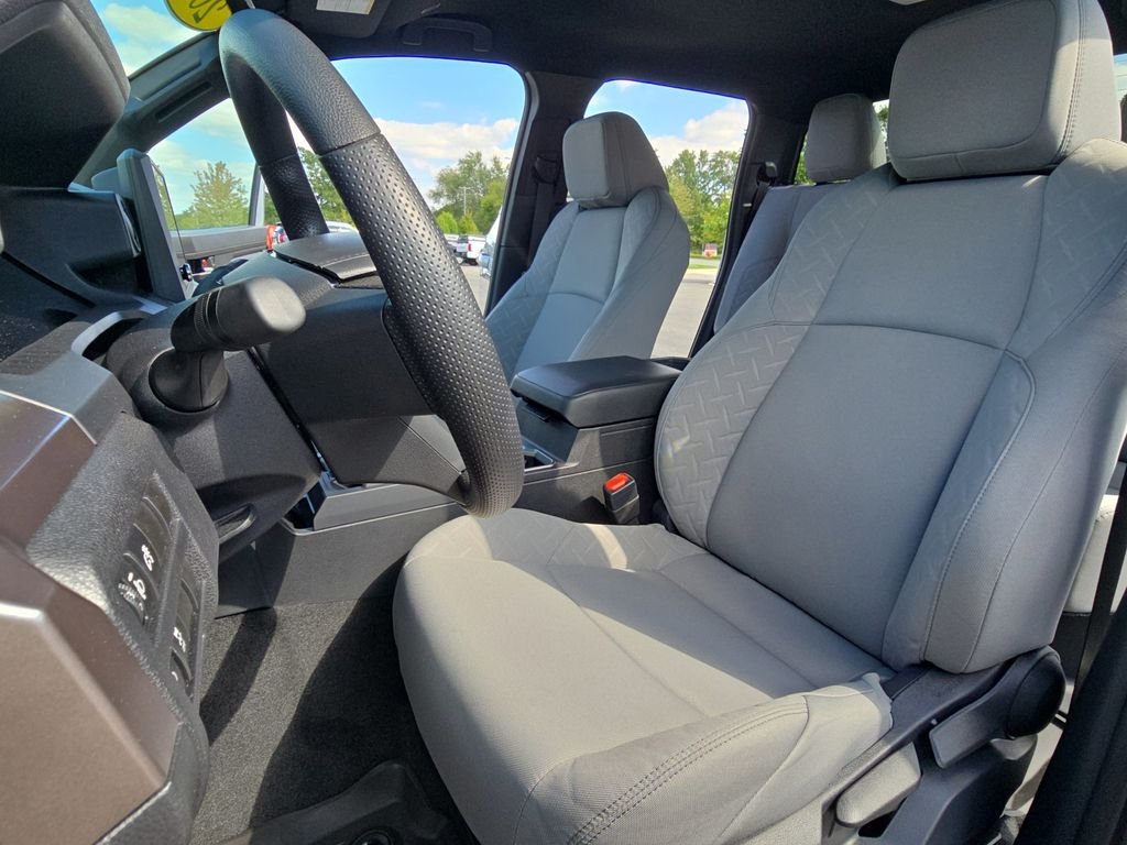 2025 Toyota Tacoma SR5 - Photo 16