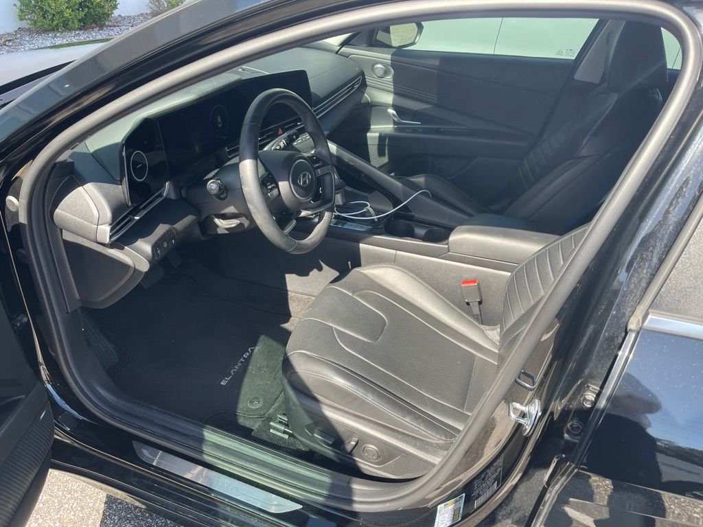 Used 2024 Black Hyundai Limited image 3