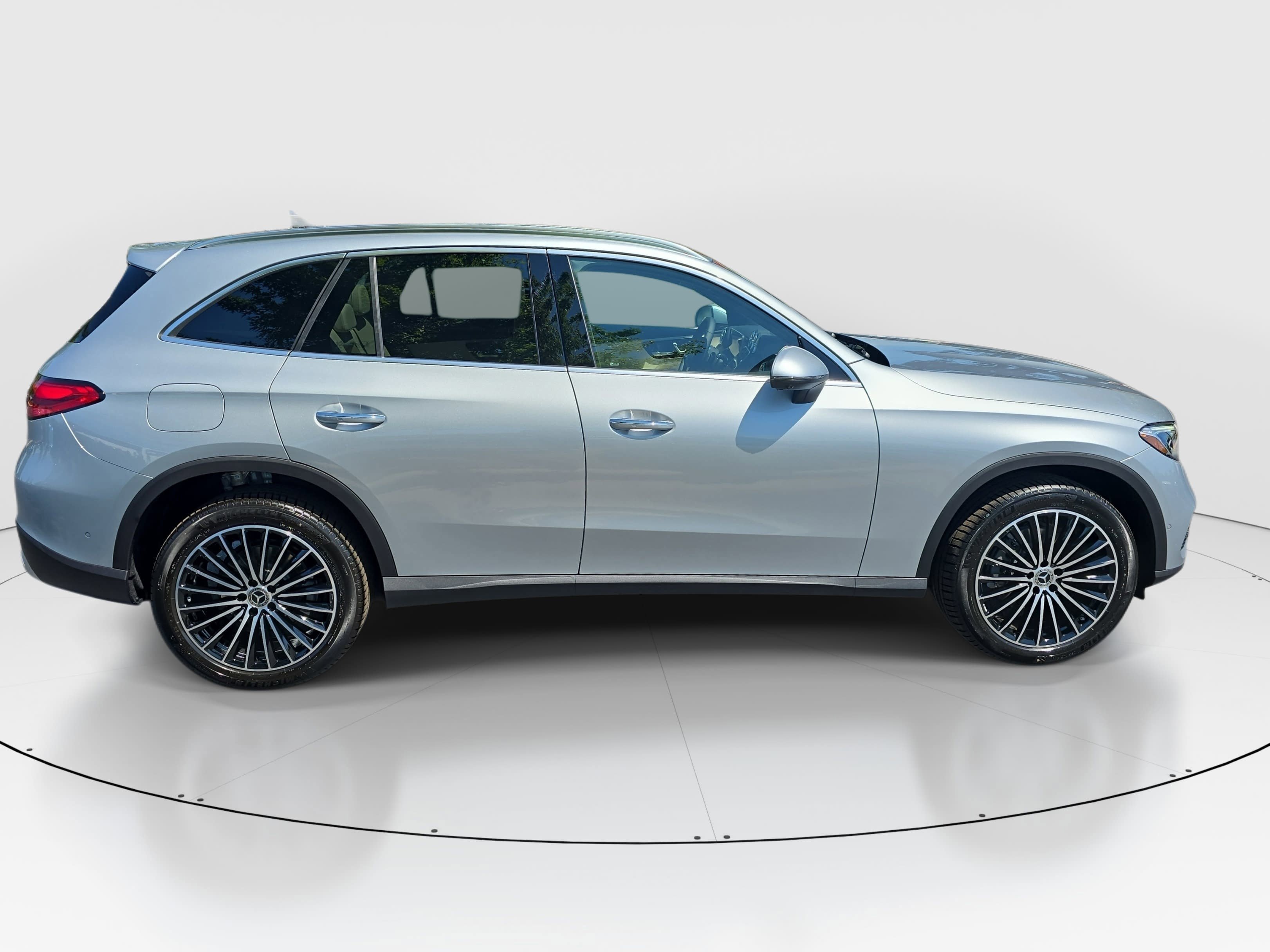 New 2026 Cirrus Silver Metallic Mercedes-Benz GLC300 image 4
