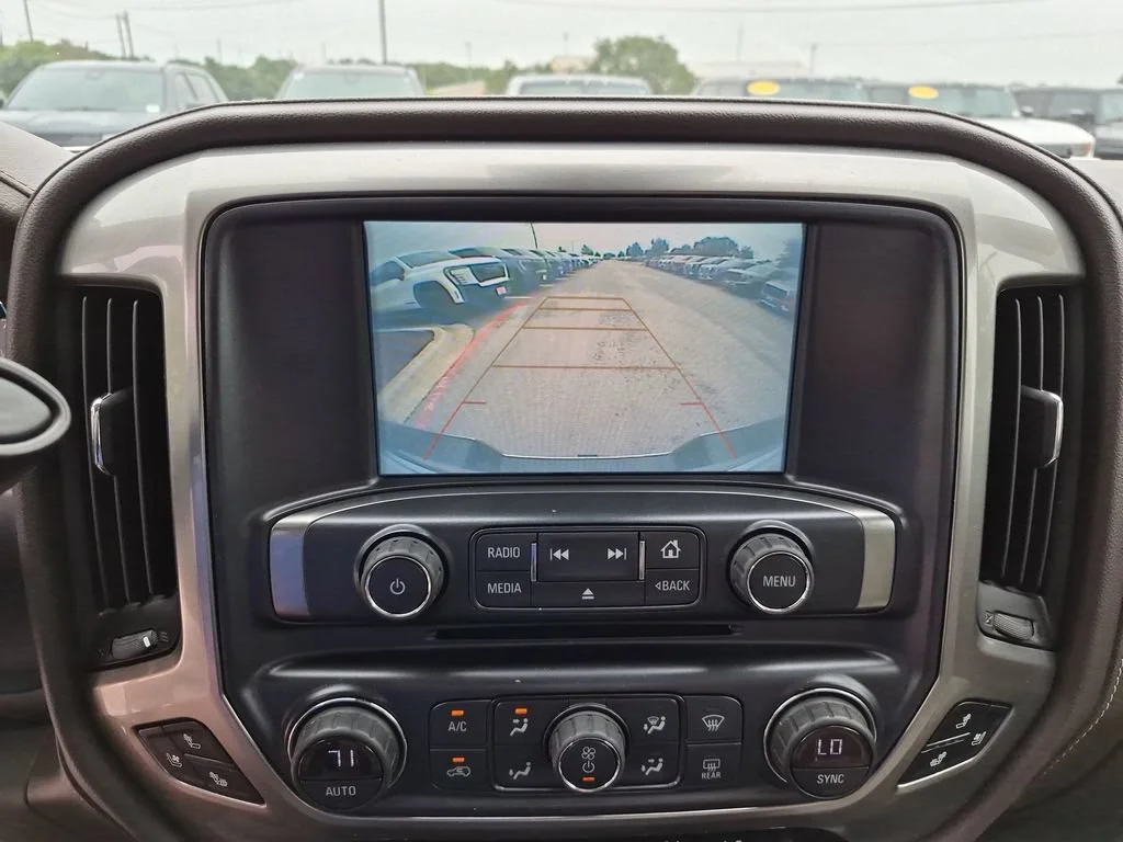 Used 2018 IRIDESCENT PEARL TRICOAT Chevrolet LTZ image 29