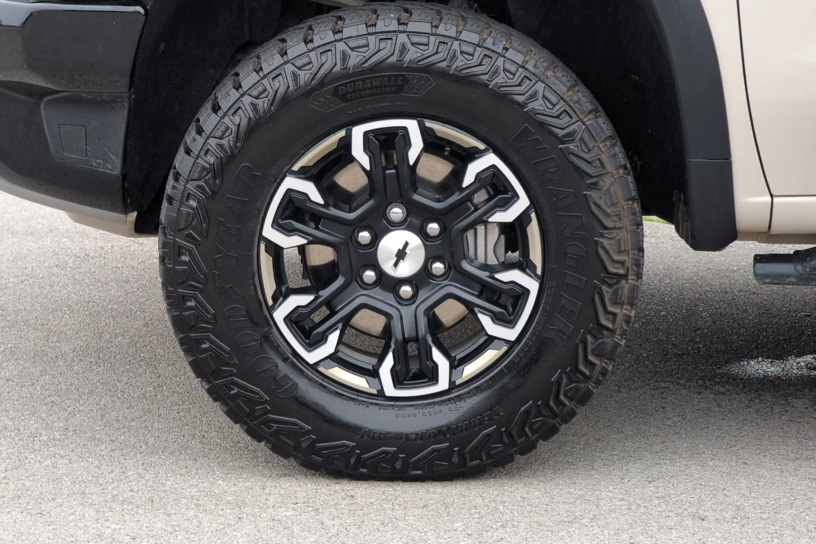 Used 2026 White Sands Chevrolet ZR2 image 27