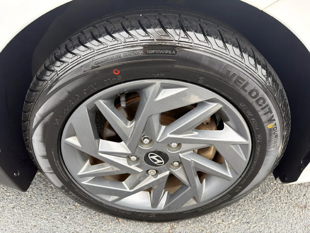 Used 2024 White Hyundai SEL image 12