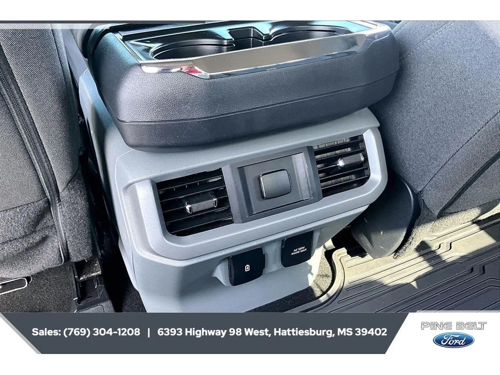 Used 2024 Atlas Blue Metallic Ford XLT image 25