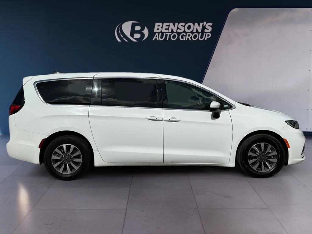 Used 2023 White Chrysler Touring L image 6