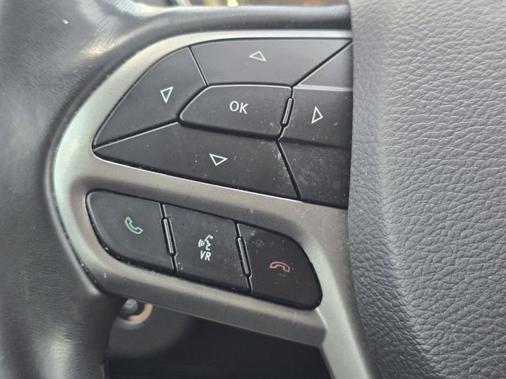 Used 2019 Black Jeep Latitude Plus image 30