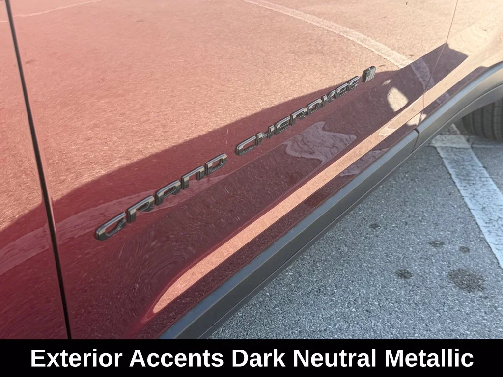 New 2026 Velvet Red Pearl-Coat Exterior Paint Jeep Laredo Altitude image 32
