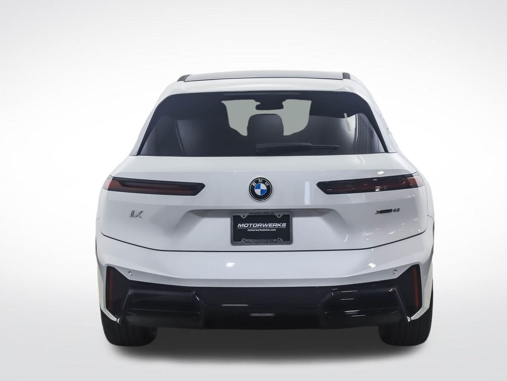 Used 2026 White Metallic BMW xDrive45 image 4