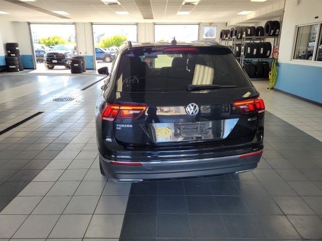Used 2021 Deep Black Volkswagen 2.0T SE image 6