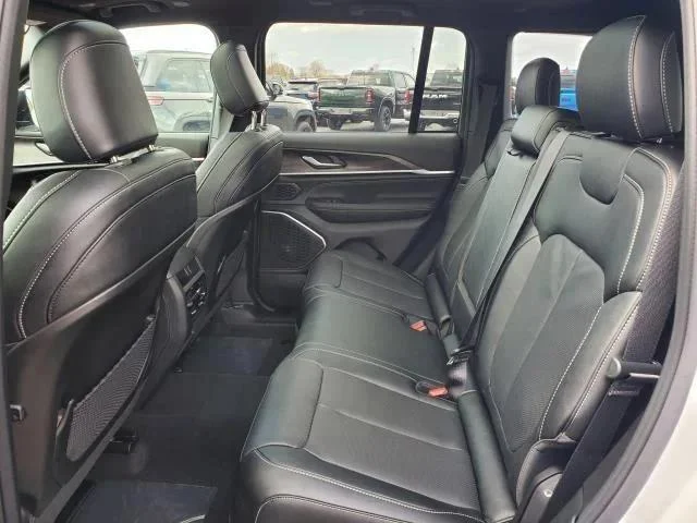 New 2026 Bright White Clear-Coat Exterior Paint Jeep Limited image 24