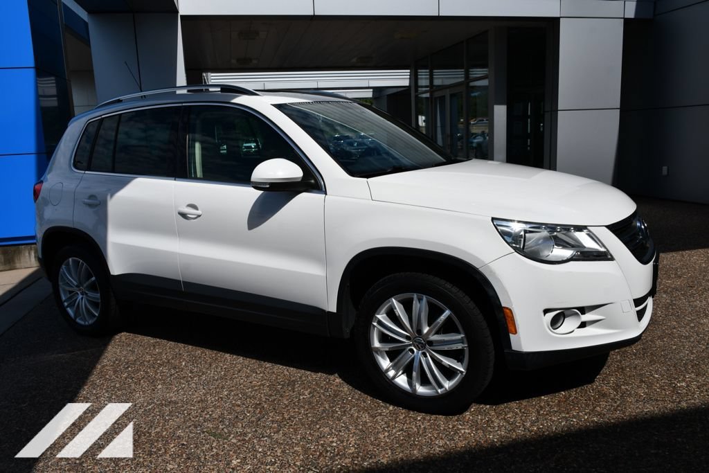 Used 2010  Volkswagen SE image 10