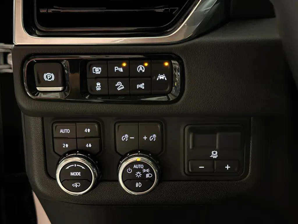 Certified Used 2025 Summit White GMC Denali image 18