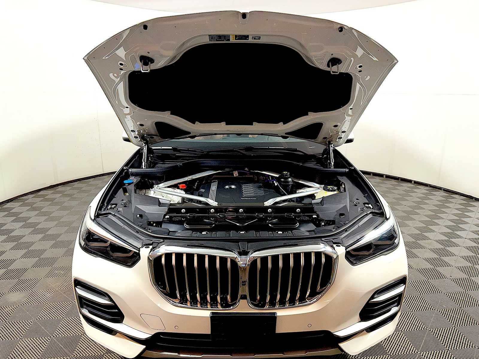 Certified Used 2023 Alpine White BMW xDrive40i image 31