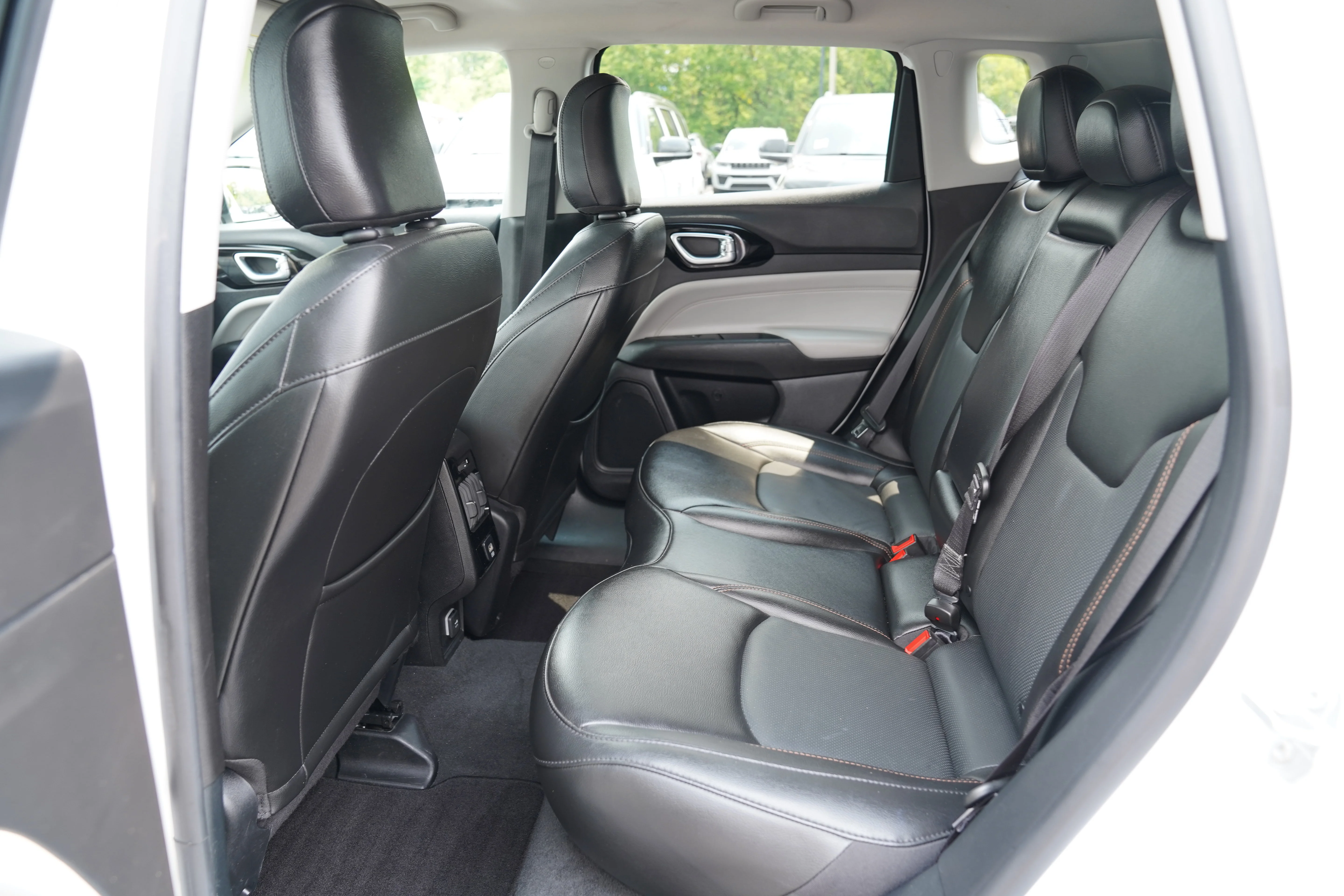 Used 2022 Bright White Clearcoat Jeep Limited image 5