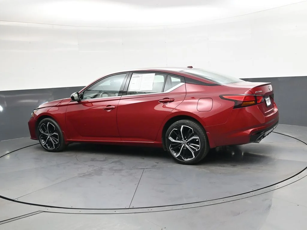 Used 2025 Red Nissan 2.5 SR image 11