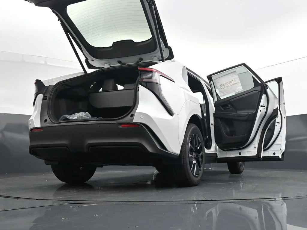 New 2026 Wind Chill Pearl <sup>1</sup> Toyota  XLE image 41