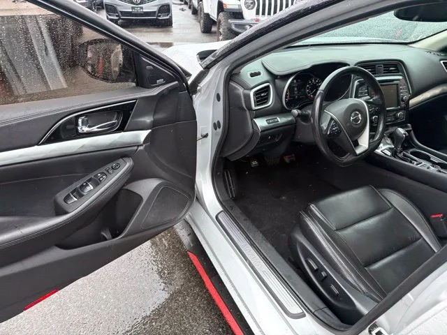 Used 2020 Silver Nissan 3.5 SL image 9