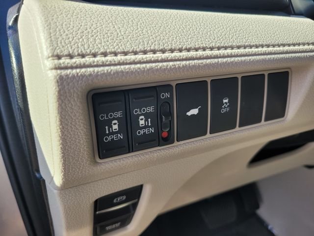Used 2025  Honda EX-L image 19