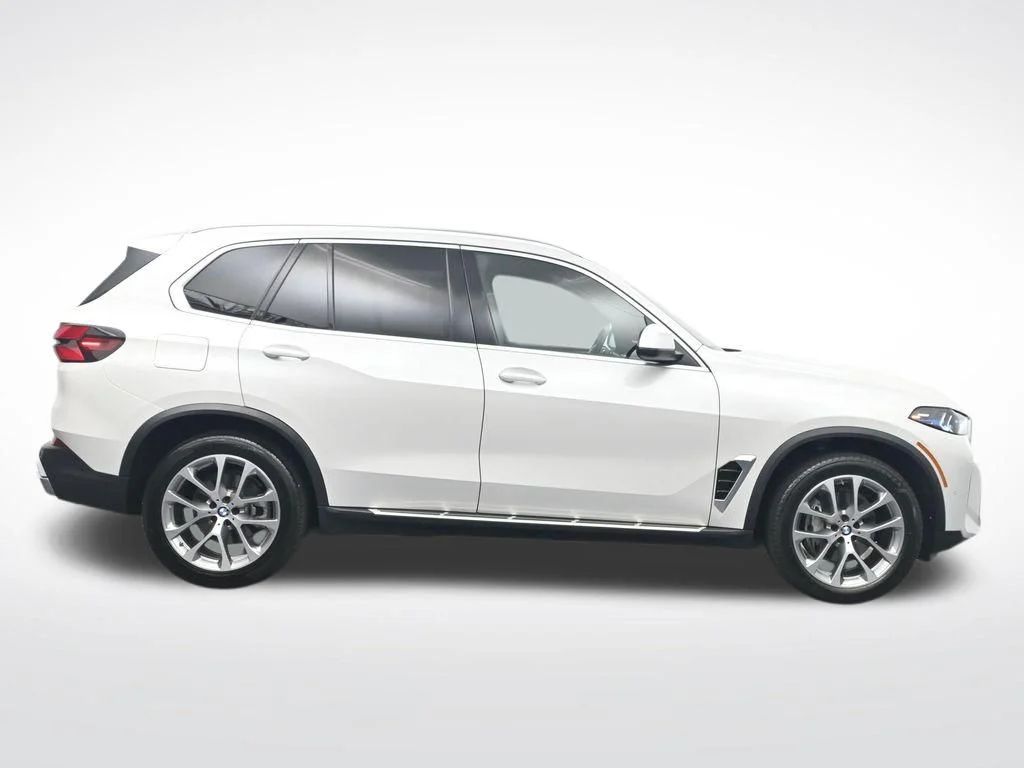 Certified Used 2025 White Metallic BMW xDrive40i image 4