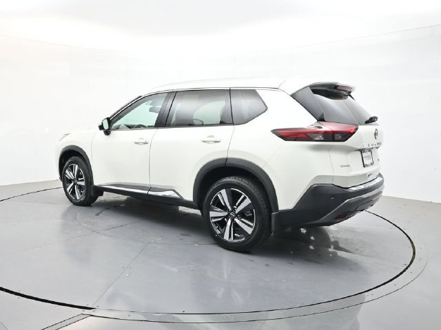 Used 2023 White Nissan SL image 5