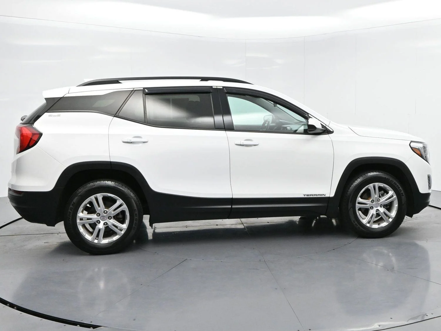 Used 2020 Summit White GMC SLE image 8