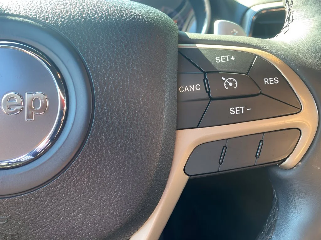 Used 2014  Jeep Limited image 19