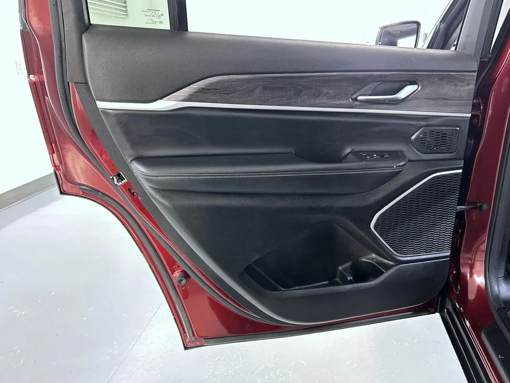 Used 2022 Red Jeep Limited image 21