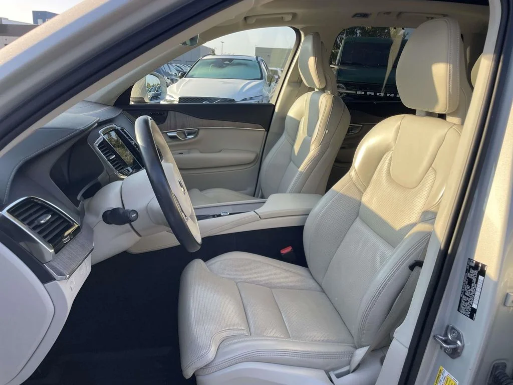 Used 2021 Birch Light Metallic Volvo Inscription image 8