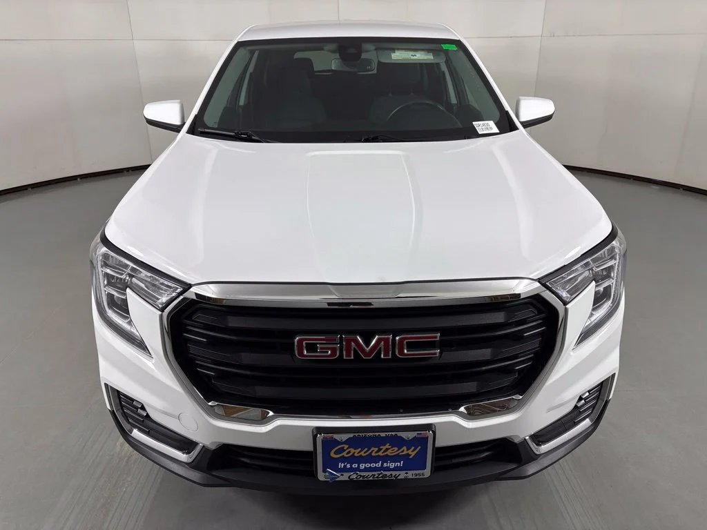 Used 2024 White GMC SLE image 3